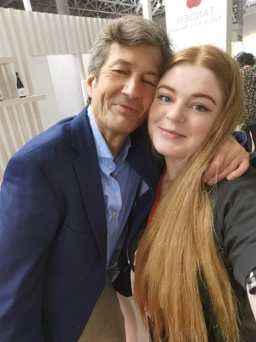 winespiritwomen's tweet photo. Great to run into our good friend @jmfraile at this year's @ProWein

Jose is from @bodegatandem where Alicia Eyaralar Riera is charged with making our founder &amp; Master of wine @LynneCoyleMW beautiful rosé and albarinõ wines #prowein2022 #prowein https://t.co/0hdYB9Efqy