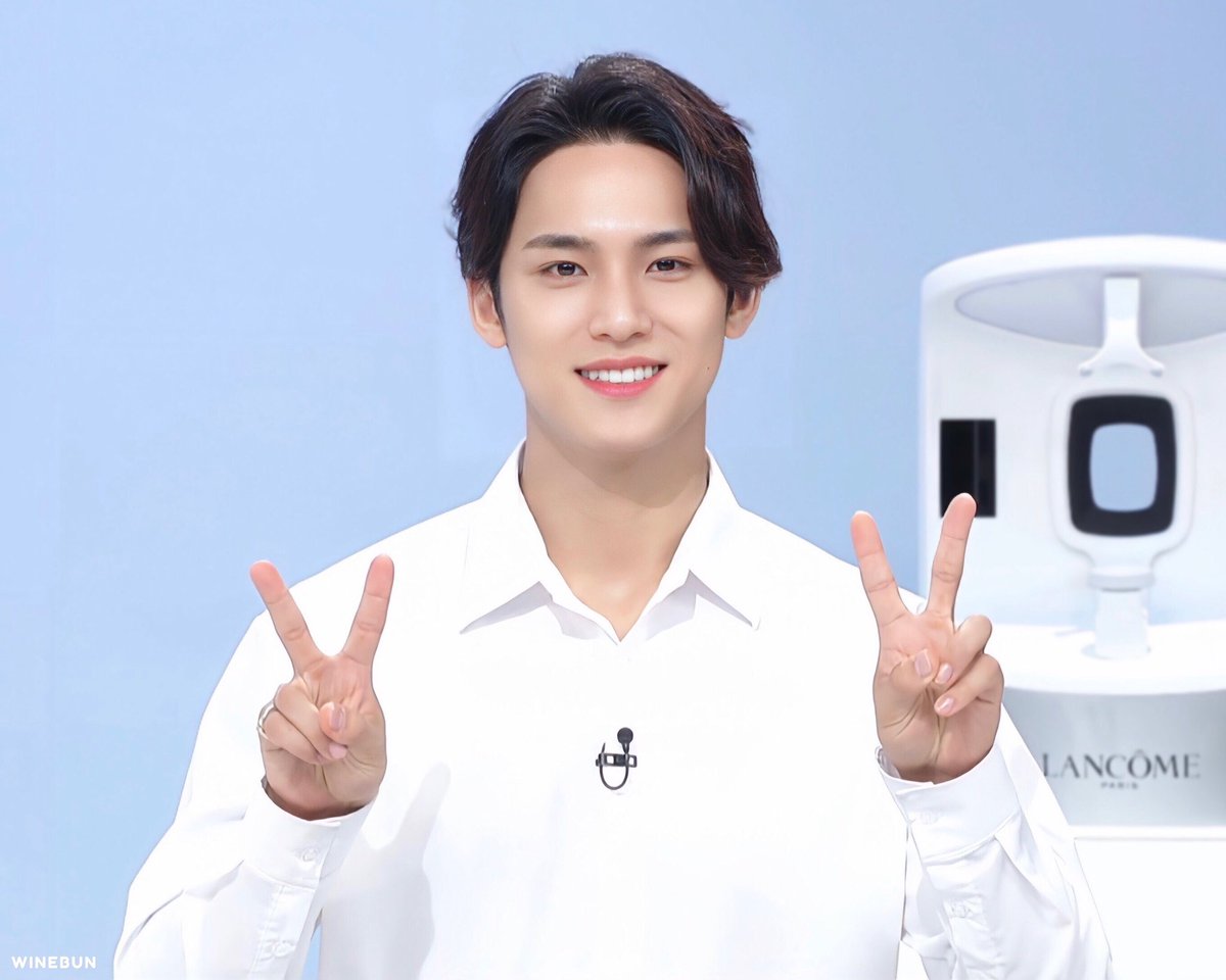 winebun0406's tweet photo. 220516
MINGYU&lancome live show!
#LANCOMExMINGYU
#민규
Don’t edit and re upload https://t.co/uFCryuvwBl