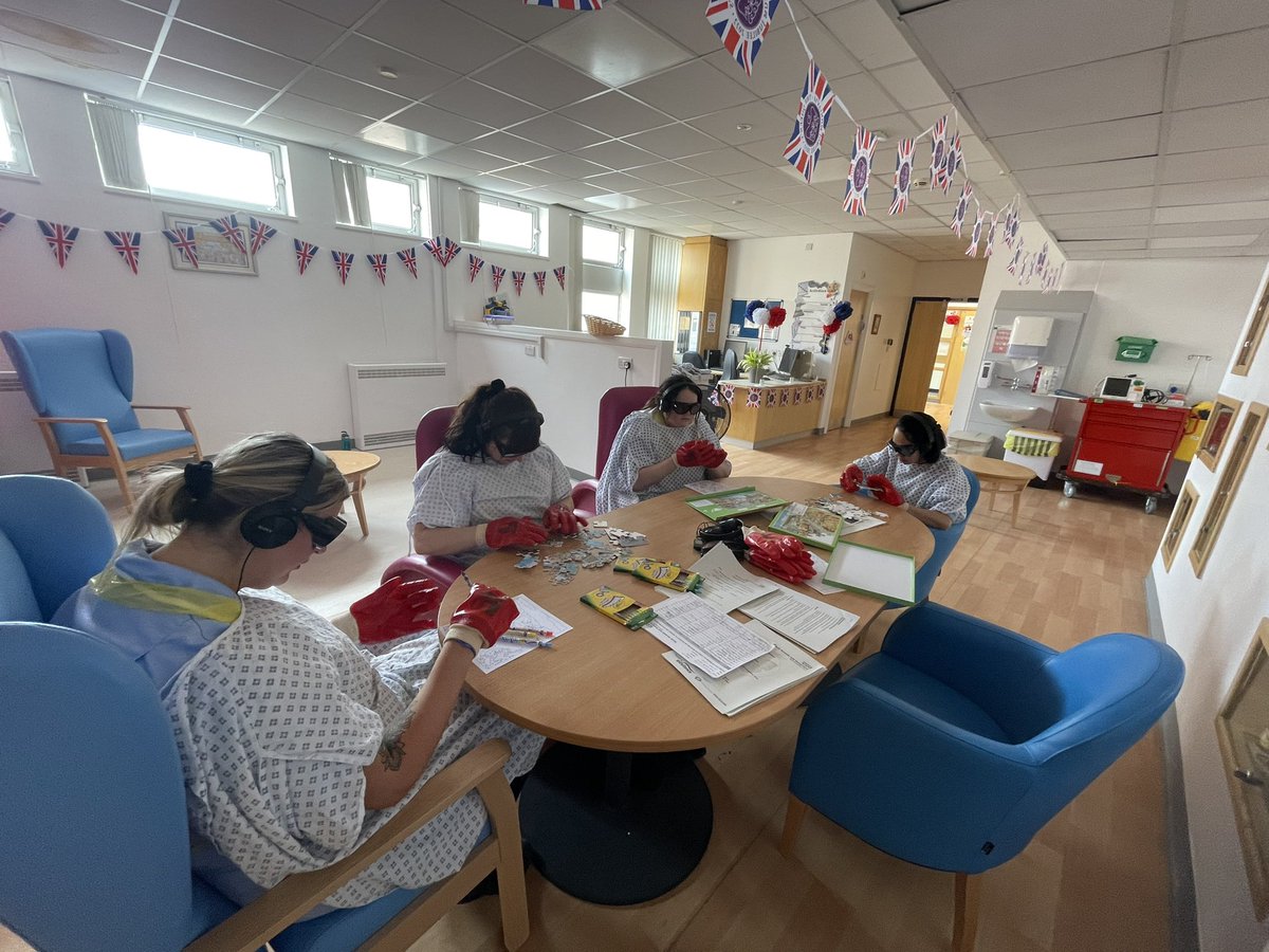 rachy2412's tweet photo. Our workshops are allowing staff to experience what it would be like to be a patient on a ward with sensory impairment. #DAW2022 https://t.co/putYx8yC9G
