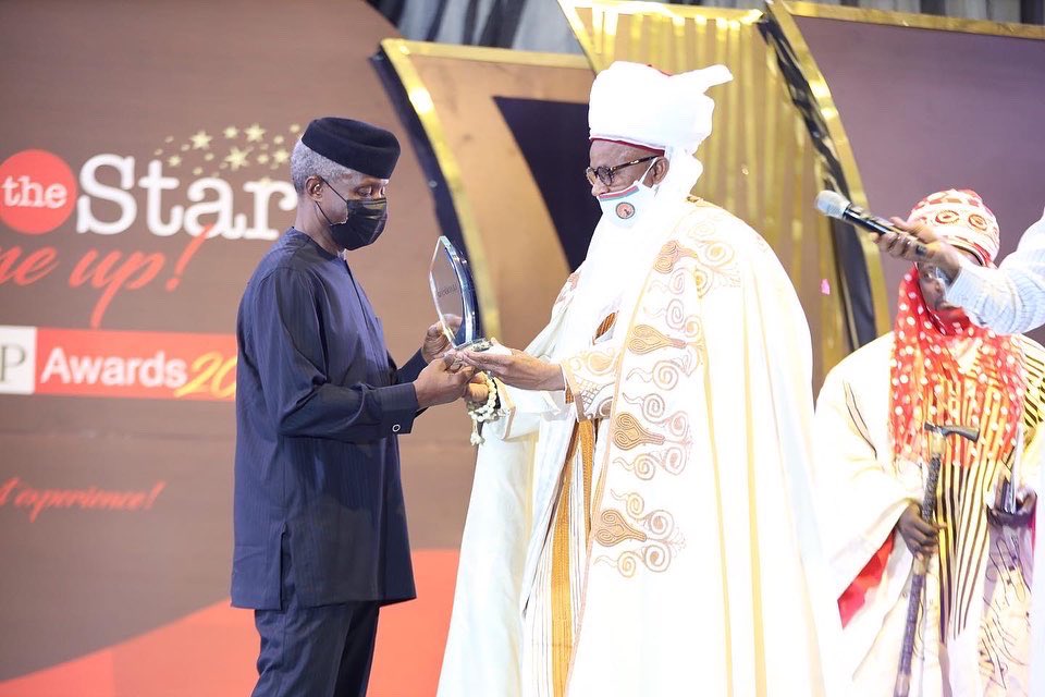LeadershipNGA's tweet photo. PHOTO NEWS: Vice President Yemi Osinbanjo being presented with the LEADERSHIP Person of the Year Award 2021 by the Etsu Nupe, HRH Yahaya Abubakar, at the LEADERSHIP Annual Conference &amp; Awards 2021 at the International Conference Centre in Abuja, on Tuesday. https://t.co/x55tphRMUw