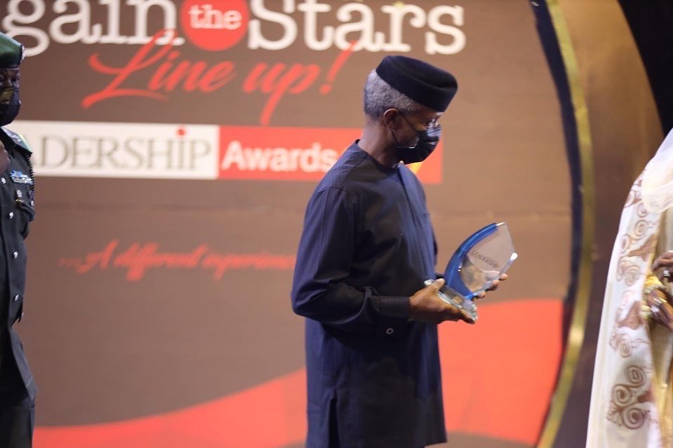 LeadershipNGA's tweet photo. PHOTO NEWS: Vice President Yemi Osinbanjo being presented with the LEADERSHIP Person of the Year Award 2021 by the Etsu Nupe, HRH Yahaya Abubakar, at the LEADERSHIP Annual Conference &amp; Awards 2021 at the International Conference Centre in Abuja, on Tuesday. https://t.co/x55tphRMUw