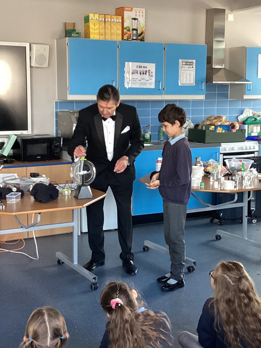 The name's James, <a href="/JamesBoffin/">James Boffin</a>.
Thank you for an awesome afternoon jam-packed full of science experiments &amp; exploding coke bottles!
Year 4 had the best time 🧪🧑‍🔬⚡️