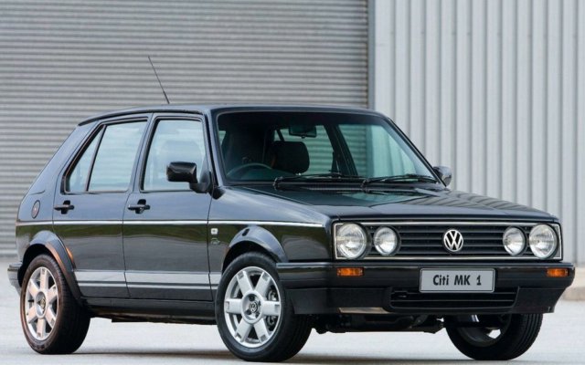 SAfmRadio's tweet photo. [NOW] On #SAfmLivingRedefined its time for #Motoring
Today we discuss buying a second hand car 
@Sechaba_G is joined by @LeleMaboy to discuss this further https://t.co/UNm9tQ6nt3