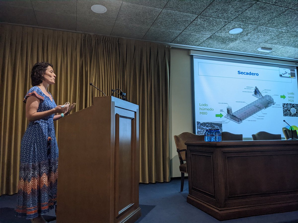 LifeAmia's tweet photo. Finalizado el repaso a la innovación en tecnologías para la regeneración de aguas y tras las preguntas, damos paso al bloque @LIFEprogramme, empezando con Virginia Pérez de @CederCiemat hablando sobre @dry4gas y tratamiento avanzado de lodos #JornadaAMIA #LIFEis30 https://t.co/lHEYLojgEx