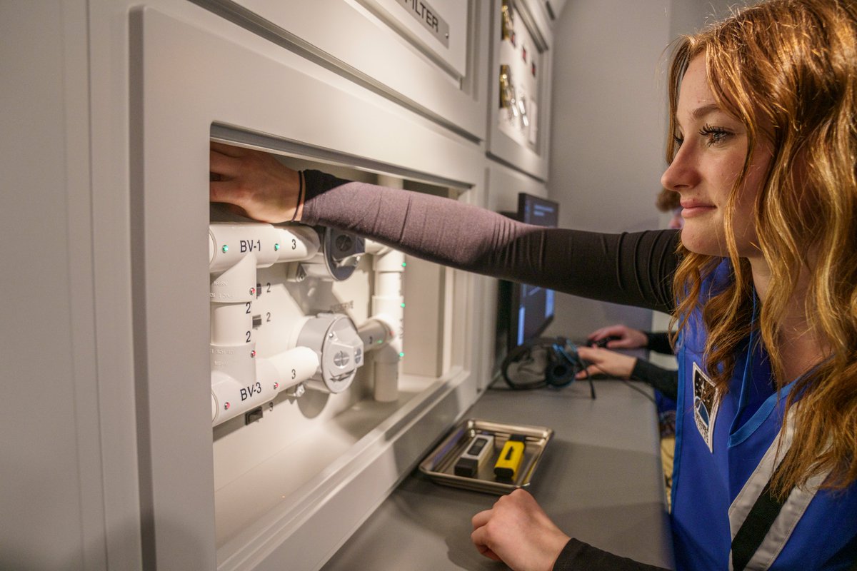 2ndwavekeelph's tweet photo. The #ChallengerLearningCenter at @followSC4 recently opened to the public. The first in #Michigan, the immersive space-focused #education center will be a significant state-wide resource and is one of only 40 Challenger Learning Centers worldwide. https://t.co/myO3ou81P6 https://t.co/78CeB3Fn6U