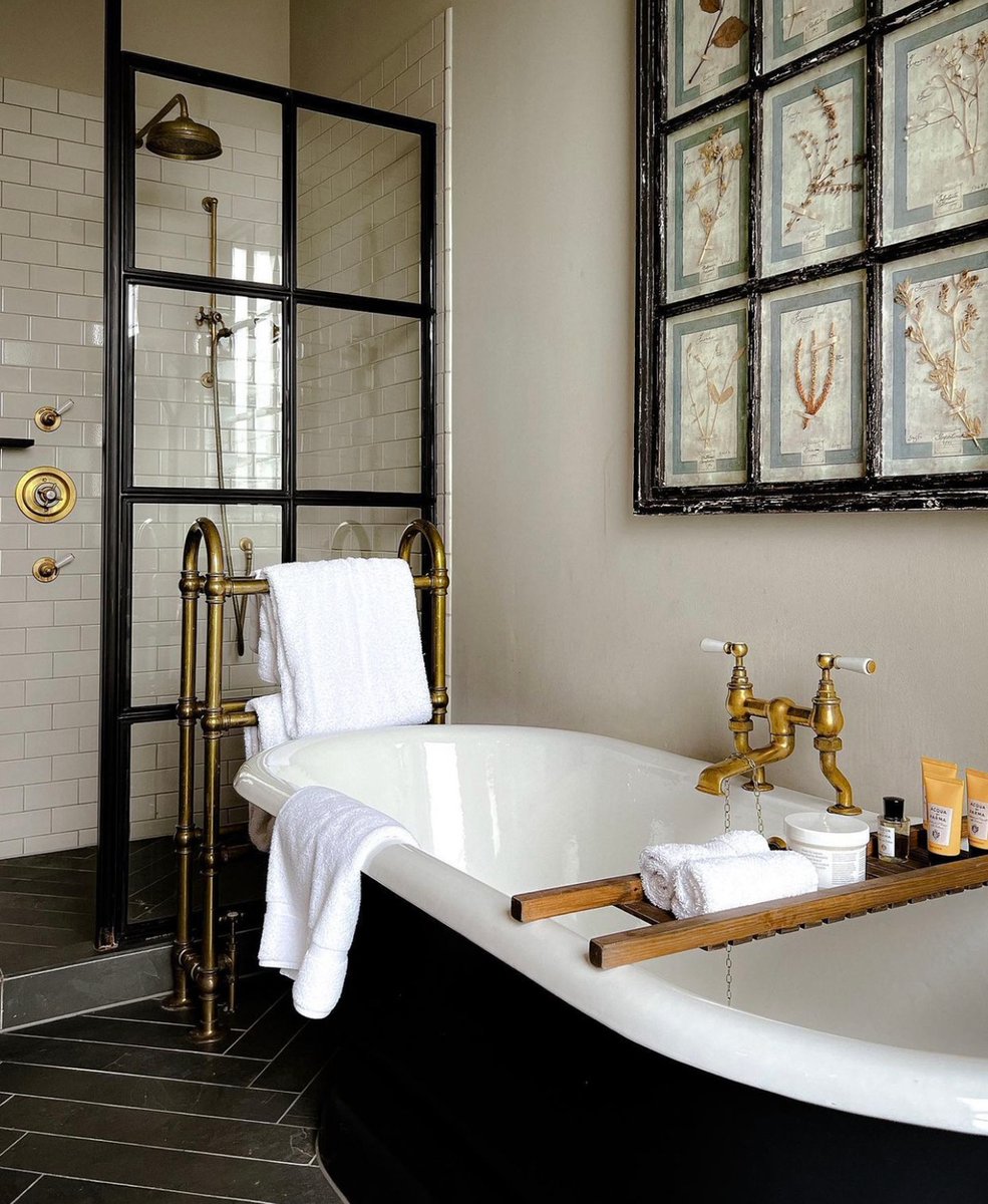 Because just 1 photo doesn't do our rooms justice.
​
​📸 @realrobbentley