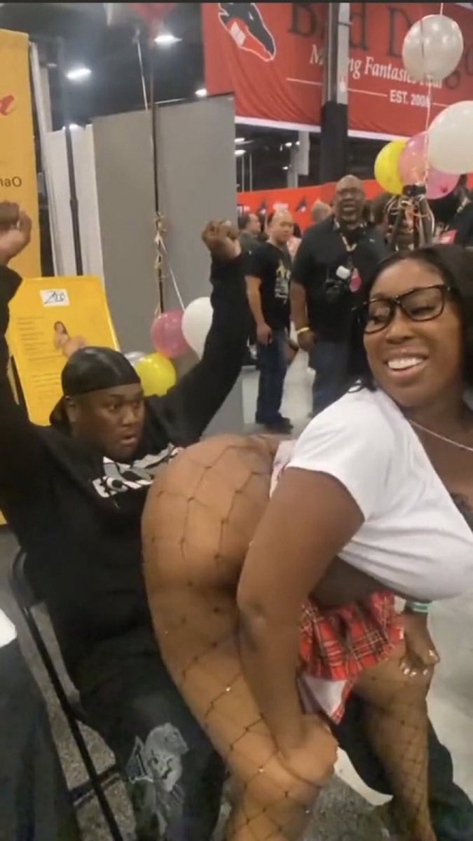 blackpwrfl's tweet photo. @ebonybrat101 lets go shawty 🥵 https://t.co/DwUu4RloWF