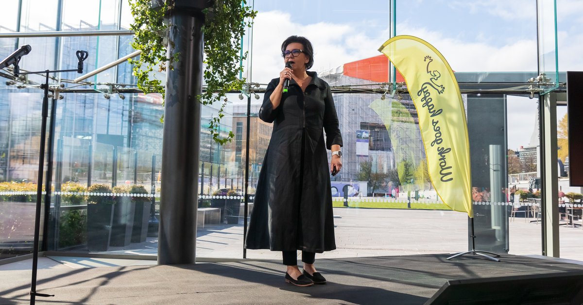 Sovelto's tweet photo. Jotta organisaatio pysyy mukana muutosvauhdissa, on välttämätöntä pureutua jatkuvan oppimisen mindsettiin. Ei ole muuta keinoa kuin oppia muutoksen tahdissa 📣 Marika Kotola @Workgoeshappy
#FutureCV #EduhouseLovesSovelto #OppimisenJohtaminen #Wgh2022 https://t.co/ovT3mh5dI2
