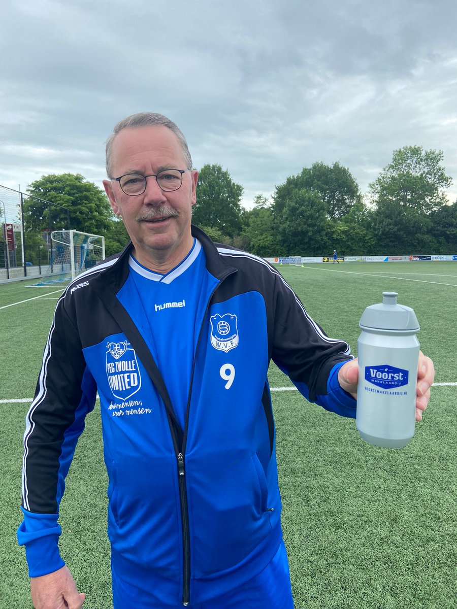 Wij hebben weer een nieuwe voorraad bidons gekregen van <a href="/voorstmakelaar/">Voorst Makelaardij</a> .
Altijd handig bij de training met dorstig weer.

Hartelijk dank Monja Scholing
