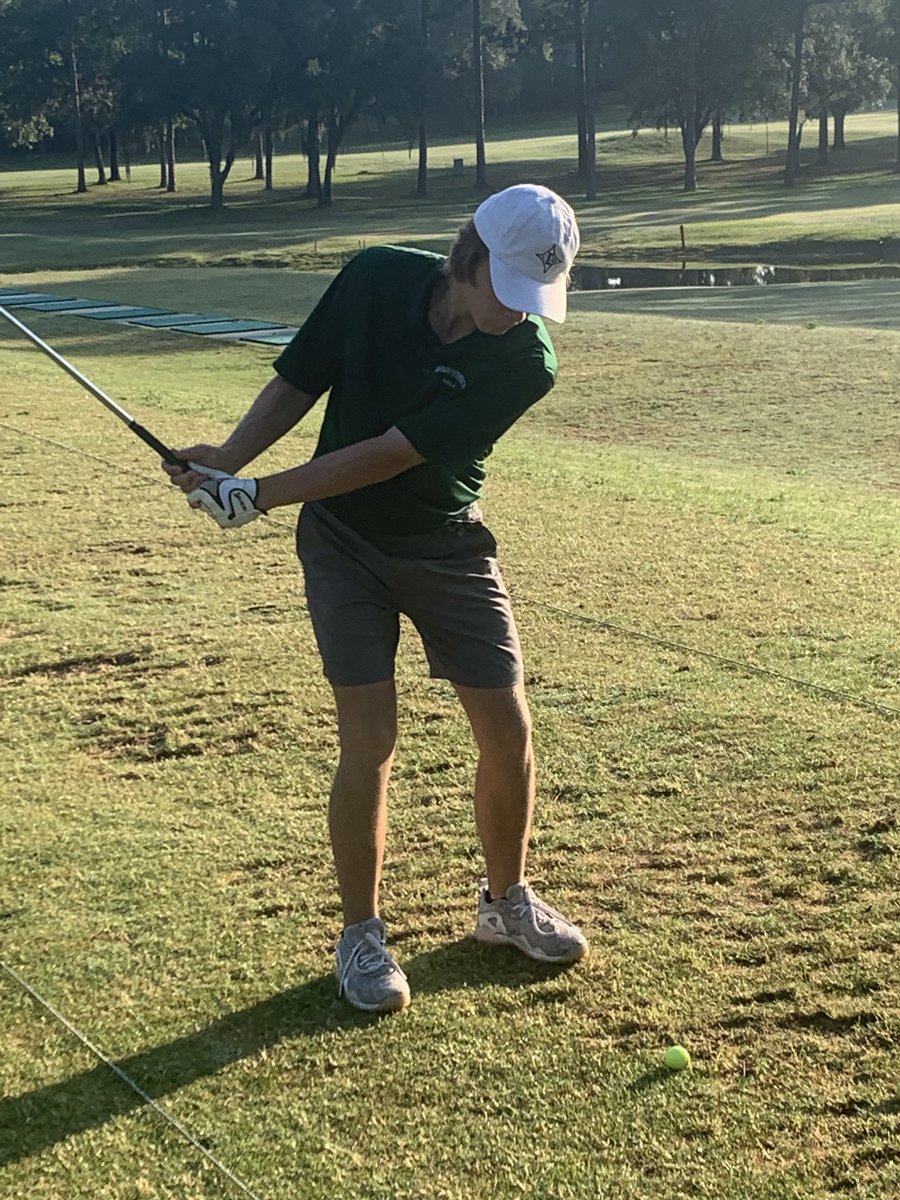 ⁦<a href="/1samharper/">Sam Harper</a>⁩ getting warmed up for day 2 of the GHSA State Golf Championship.  Hit ‘em straight today Sam.  ⁦<a href="/EHS_Eagles/">Eastside High School</a>⁩
