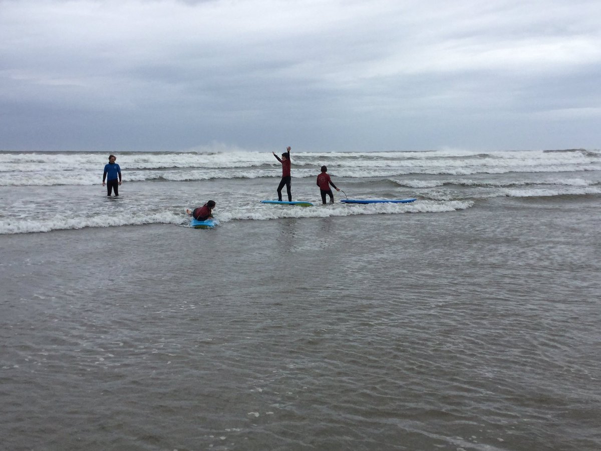 llanrhidianp's tweet photo. Surfs up! 🏄‍♀️Very proud of our ambitious pupils ☀️ not just developing their surf skills but developing their confidence and resilience 🏄‍♂️ @surfschoolwsf #LlanHealth #LlanCom #LlanFun #LlanPryCop https://t.co/f4PSkuWzJ4