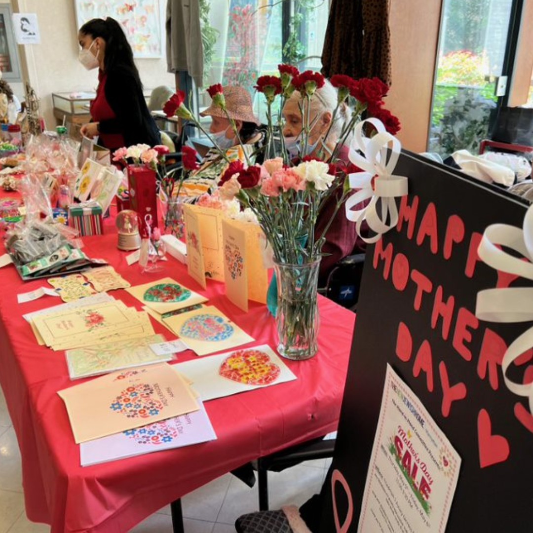 newjewishhome's tweet photo. In Manhattan, the inspiring residents of the Hand-In-Hand volunteer committee hosted a Mother's Day sale! Proceeds will be donated to the American Cancer Society.
#MothersDay #AmericanCancerSociety #TNJH #AgeLikeANewYorker https://t.co/uxIgpqxJ4A