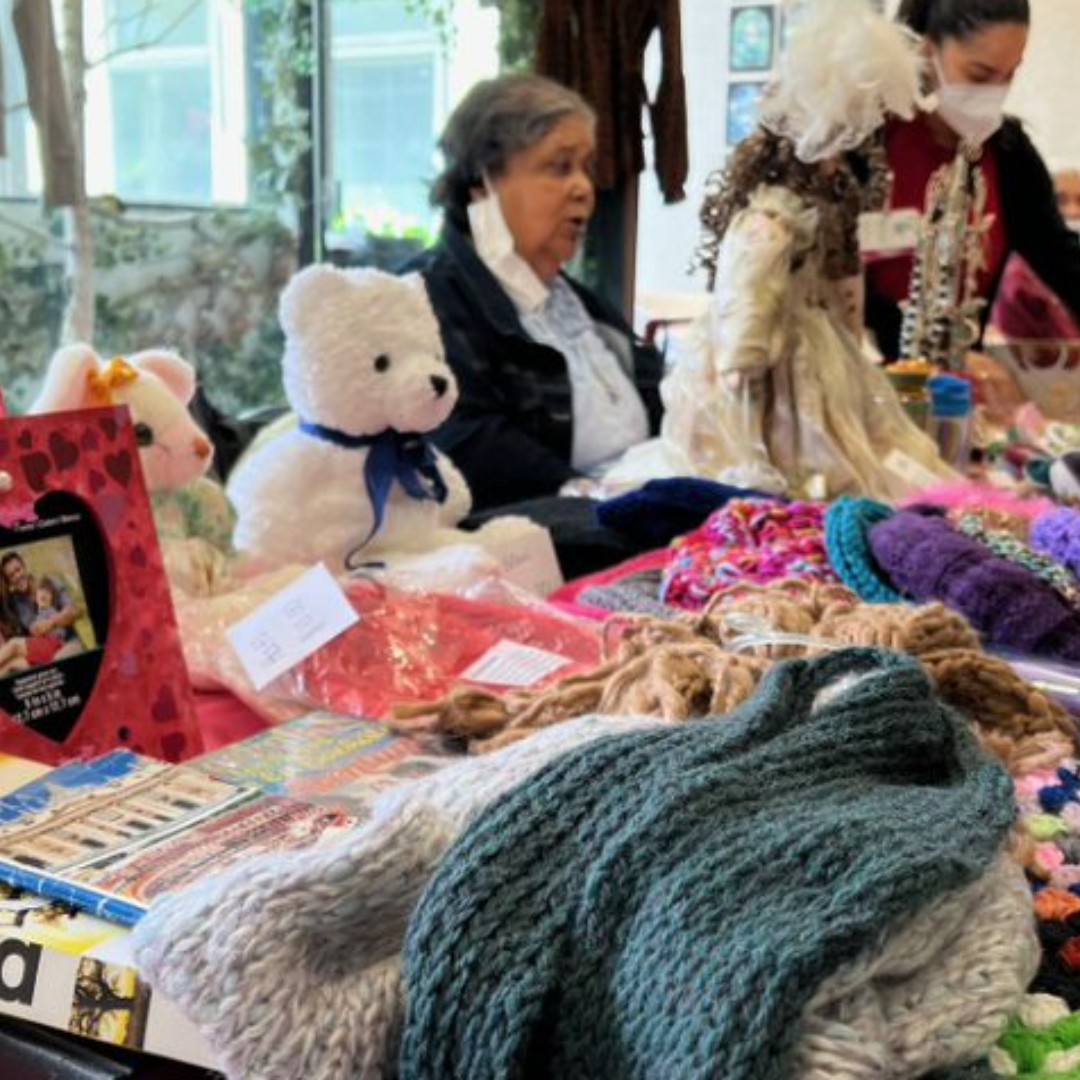 newjewishhome's tweet photo. In Manhattan, the inspiring residents of the Hand-In-Hand volunteer committee hosted a Mother's Day sale! Proceeds will be donated to the American Cancer Society.
#MothersDay #AmericanCancerSociety #TNJH #AgeLikeANewYorker https://t.co/uxIgpqxJ4A