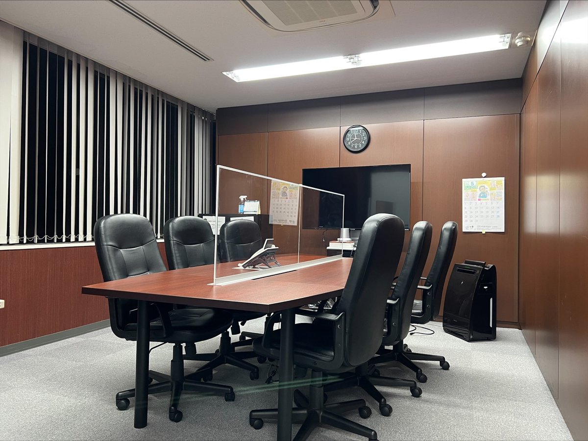 e_comSNS's tweet photo. 弊社はこのようにブース内、会議室にパーテーションを設置し、コロナ対策もばっちり行っております！

安心して働ける環境の中で働いてみませんか？
24時間いつでもDMにてお問合せを受け付けております���で気軽にご連絡ください！

#都城市　#求人　#中途採用　#コールセンター #コロナ対策　#宮崎県 https://t.co/jTViQhCGmG