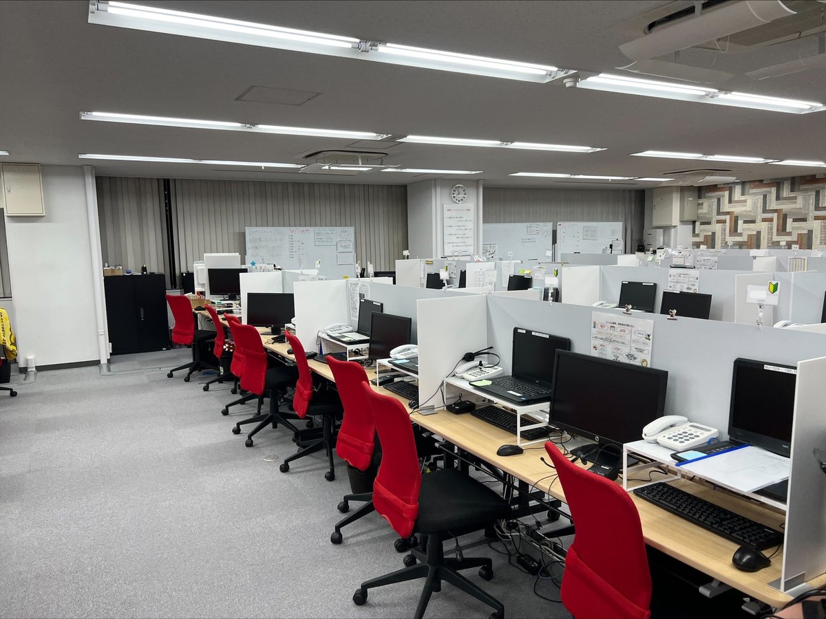 e_comSNS's tweet photo. 弊社はこのようにブース内、会議室にパーテーションを設置し、コロナ対策もばっちり行っております！

安心して働ける環境の中で働いてみませんか？
24時間いつでもDMにてお問合せを受け付けております���で気軽にご連絡ください！

#都城市　#求人　#中途採用　#コールセンター #コロナ対策　#宮崎県 https://t.co/jTViQhCGmG