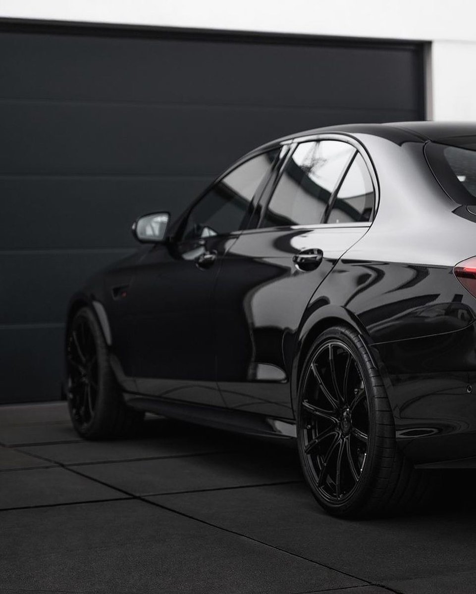 dailycaars's tweet photo. E Class #Brabus 900 Rocket https://t.co/9O0FNDTQky