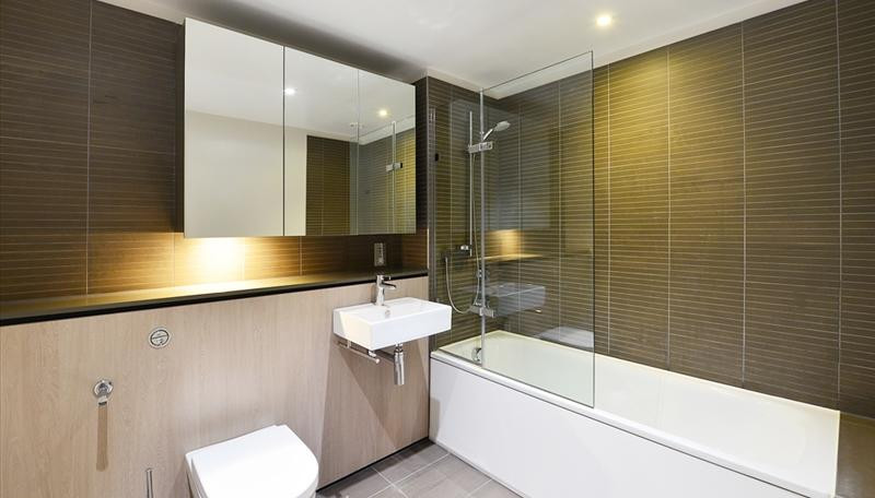 PropertyExperts's tweet photo. A stunning interior designed apartment with water views, set within the heart of the Paddington Basin, 944 sqft property. 

It comprises a beautiful reception room with superb views, a modern fully fitted open plan kitchen, three bedrooms, two bathrooms and ample storage space. https://t.co/MagzcfX5xy