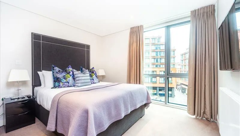 PropertyExperts's tweet photo. A stunning interior designed apartment with water views, set within the heart of the Paddington Basin, 944 sqft property. 

It comprises a beautiful reception room with superb views, a modern fully fitted open plan kitchen, three bedrooms, two bathrooms and ample storage space. https://t.co/MagzcfX5xy