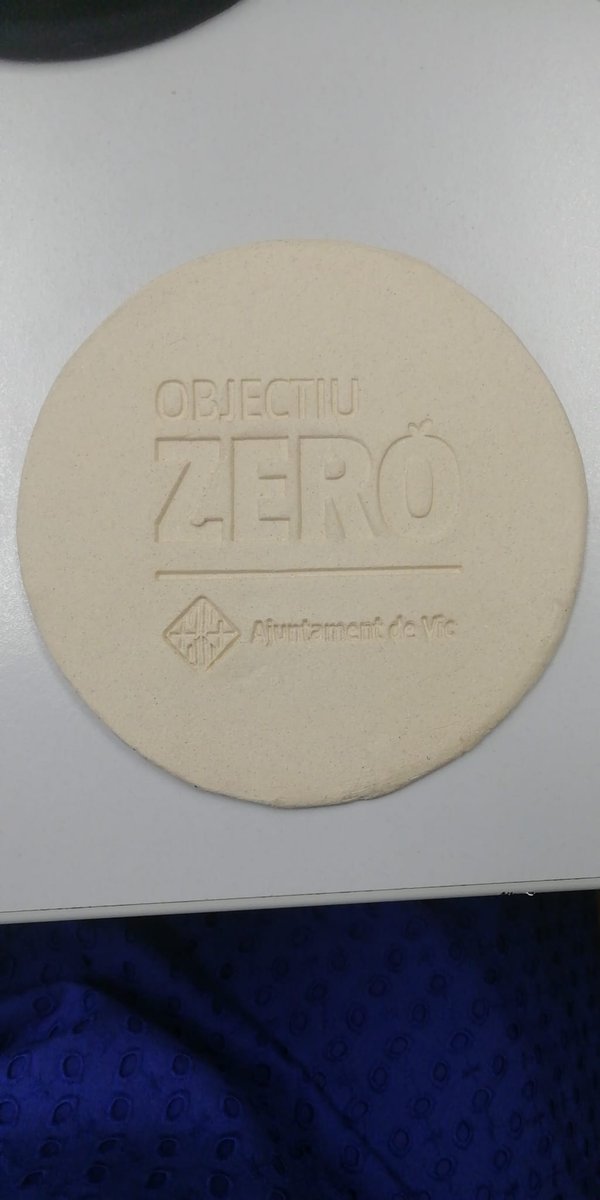 BetPiella's tweet photo. Avui hem presentat 2 iniciatives per fer valer el comerç de proximitat: la ruta dels comerços emblemàtics i històrics de Vic i la campanya de comerços sostenibles per fomentar la no generació de residus i premiar la responsabilitat mediambiental. Visca el comerç de #Vic! 🙌💚🌍 https://t.co/0kB9Fi5C4G