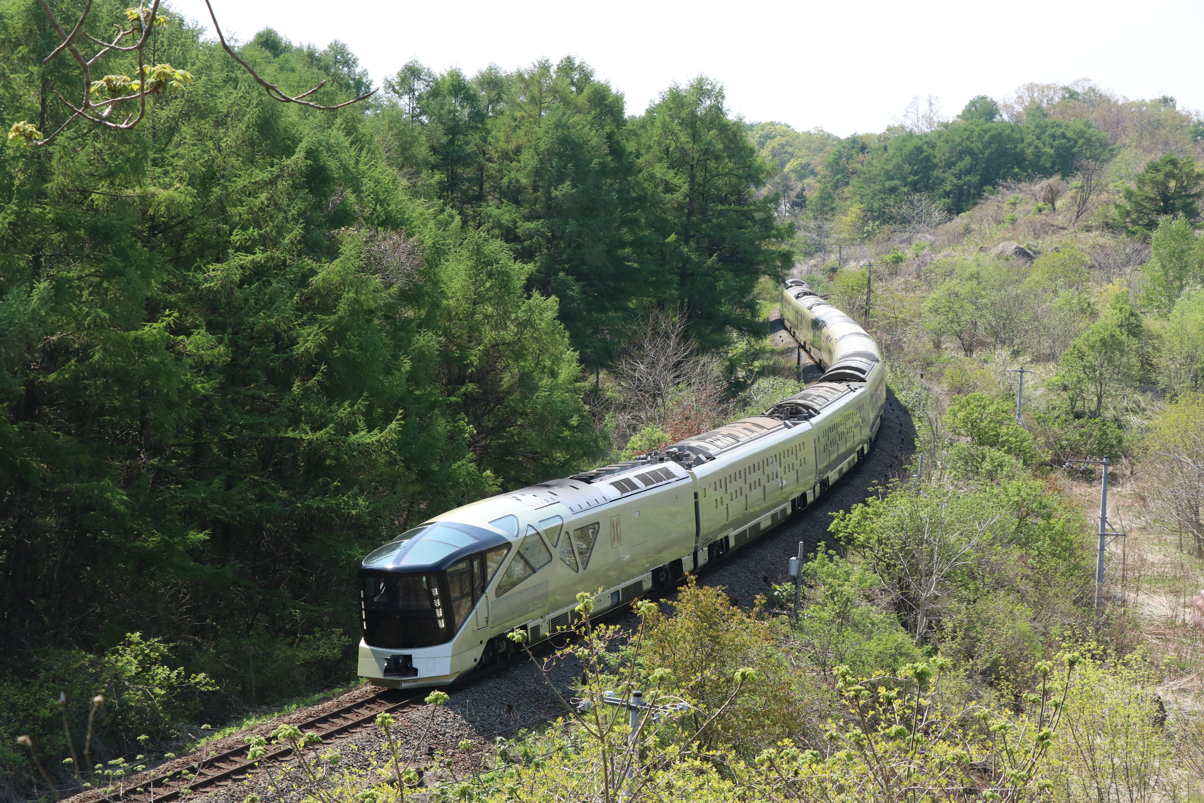 相澤純 本日の四季島 室蘭本線 洞爺 有珠間にて 通称宇宙軒カーブ 22年5月17日撮影 T Co 1odttgutdr Twitter
