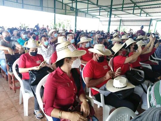 SanctiSpiritus1's tweet photo. Buenos días un abrazo al campesinado de #SanctiSpiritus #Cuba y la felicitación porque este #17DeMayo celebran los 63 años de la firma de la Ley de Reforma Agraria por #Fidel y los 61 de la fundación de la Asociación Nacional de Agricultores Pequeños (ANAP). https://t.co/lezKqD4mLx