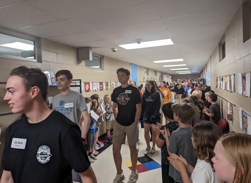 DSExplorers's tweet photo. Congratulations Class of 2022 DS Alumni! We were so excited for you to walk our halls one last time. The future is bright, Explorers! https://t.co/Iy6oqeqA7C