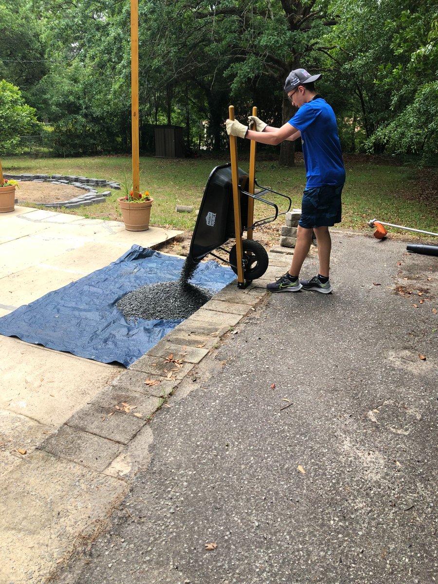 BMSBetaClubR2's tweet photo. One of our @BMSatRSD2 #betaclub members being an outstanding neighbor and volunteering his time to help with yard work @nationalbeta #service https://t.co/MRUwkUTO2h