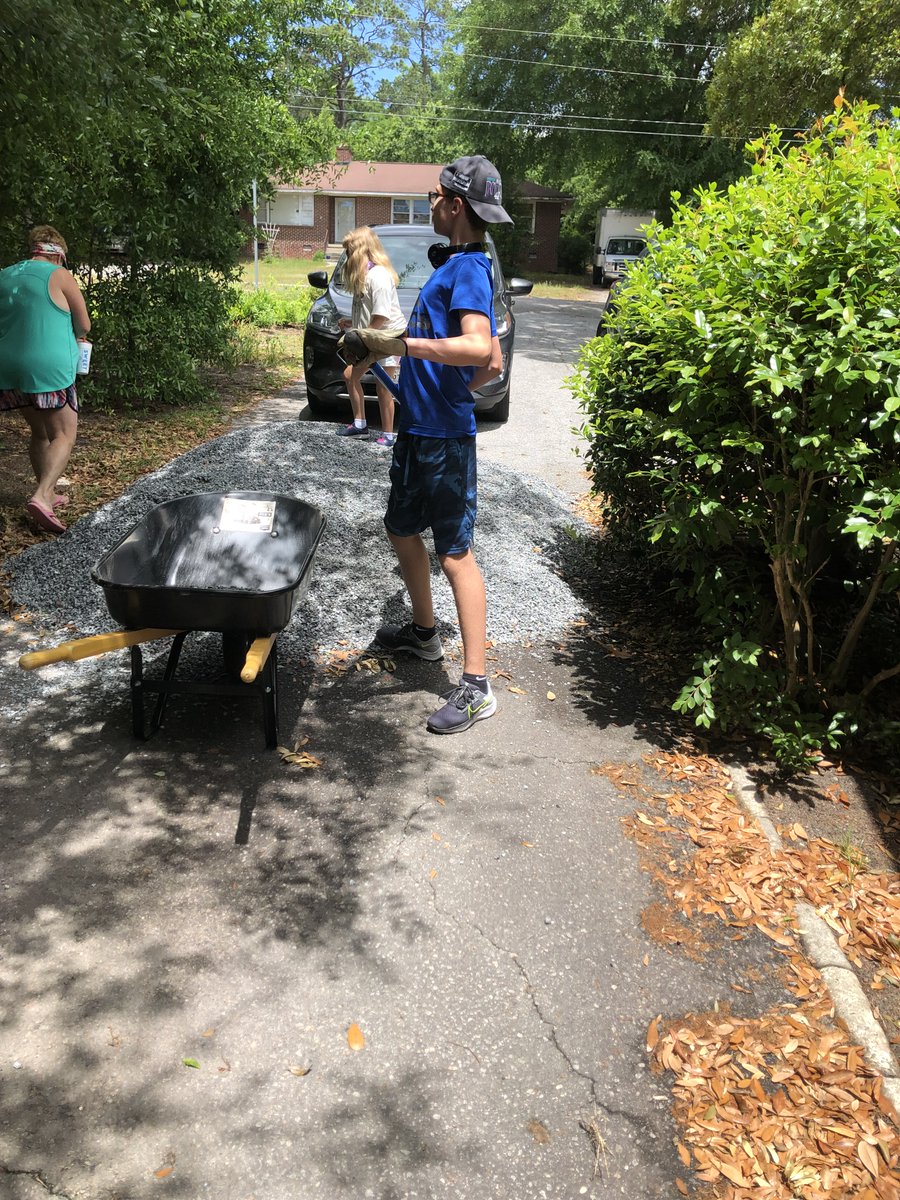 BMSBetaClubR2's tweet photo. One of our @BMSatRSD2 #betaclub members being an outstanding neighbor and volunteering his time to help with yard work @nationalbeta #service https://t.co/MRUwkUTO2h