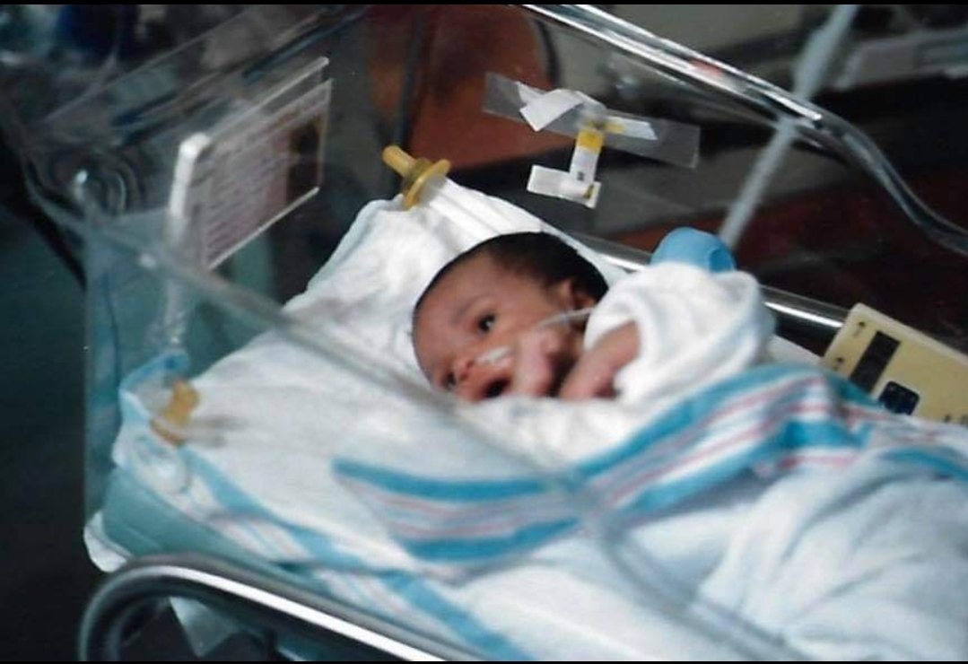 Linseigh's tweet image. #NECday Novel: In 1997, I was diagnosed with necrotizing enterocolitis, a rare, often fatal GI disease that impacts infants. I was full term and only received human milk, but I was born ill. My parents were left in the dark. Google didn’t exist. The library was useless.