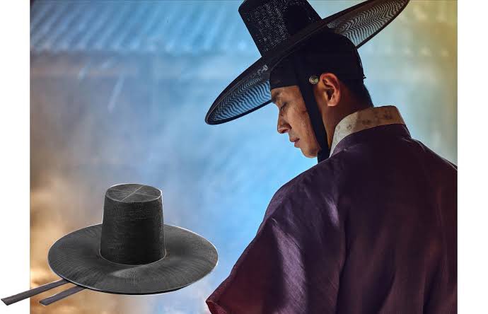 knflip's tweet photo. @memeland That hat that rules the kingdom, only true warriors wear this hat #memelandtraits https://t.co/Yn4zek3QxT