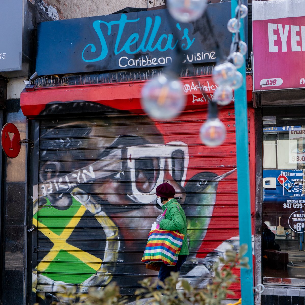 BesosNyc's tweet photo. #besosdenyc 
#womenstreetphotographer
#streetphotography 
#Caribbeanfood
#cocktailtime
#Blackownedbusiness
#supportblack 
#caribbeanrestaurant 
#mural 
#graffitiart 
#blackartistsmatter 
#Parkslope
#Parkslopebrooklyn
#Parkslopescenes
#nyc
#newyorklife
#lovesnyc
#nycworld https://t.co/MoUzmb7eif