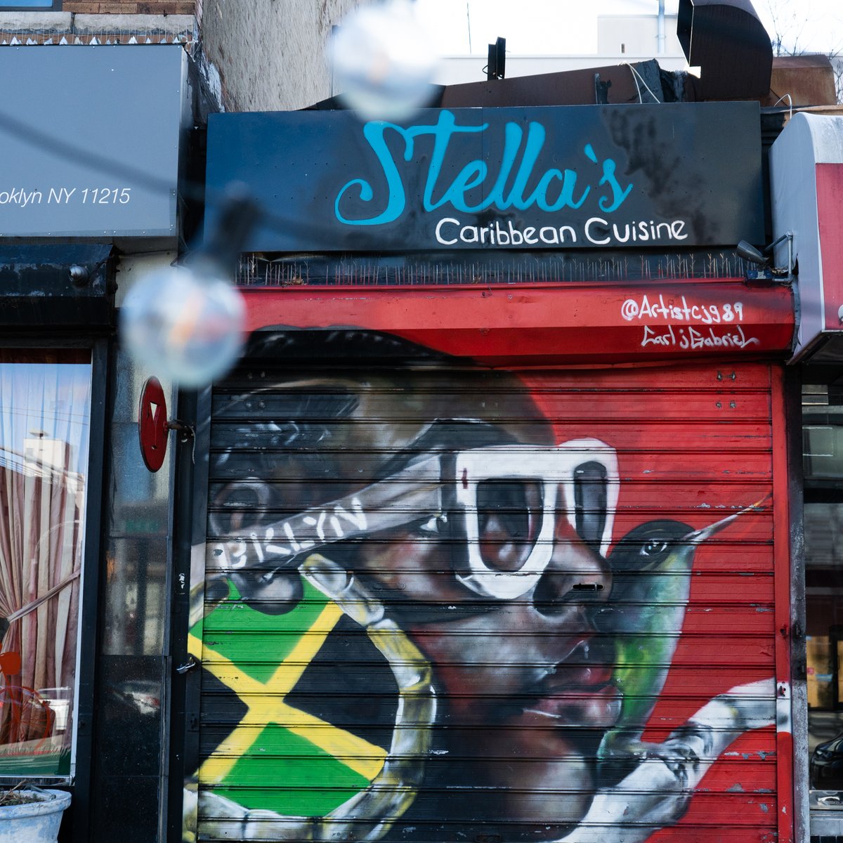 BesosNyc's tweet photo. #besosdenyc 
#womenstreetphotographer
#streetphotography 
#Caribbeanfood
#cocktailtime
#Blackownedbusiness
#supportblack 
#caribbeanrestaurant 
#mural 
#graffitiart 
#blackartistsmatter 
#Parkslope
#Parkslopebrooklyn
#Parkslopescenes
#nyc
#newyorklife
#lovesnyc
#nycworld https://t.co/MoUzmb7eif