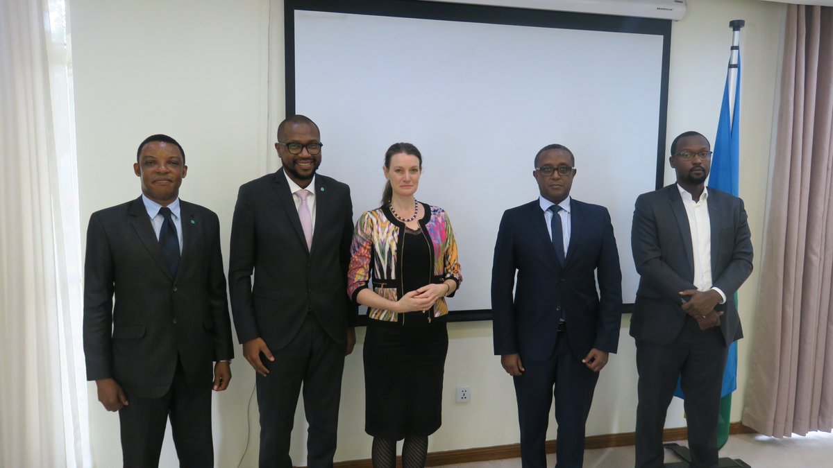 Today @gggi_hq DDG @HelenaCMcLeod & Africa Director @MalleFofana had the opportunity to meet with the Honorable Minister of @RwandaMFA  @Vbiruta & discussed strengthening the support @GGGI_Rwanda provides to the @RwandaGov on #climatediplomacy ; #greenbuildings ; #e-mobility