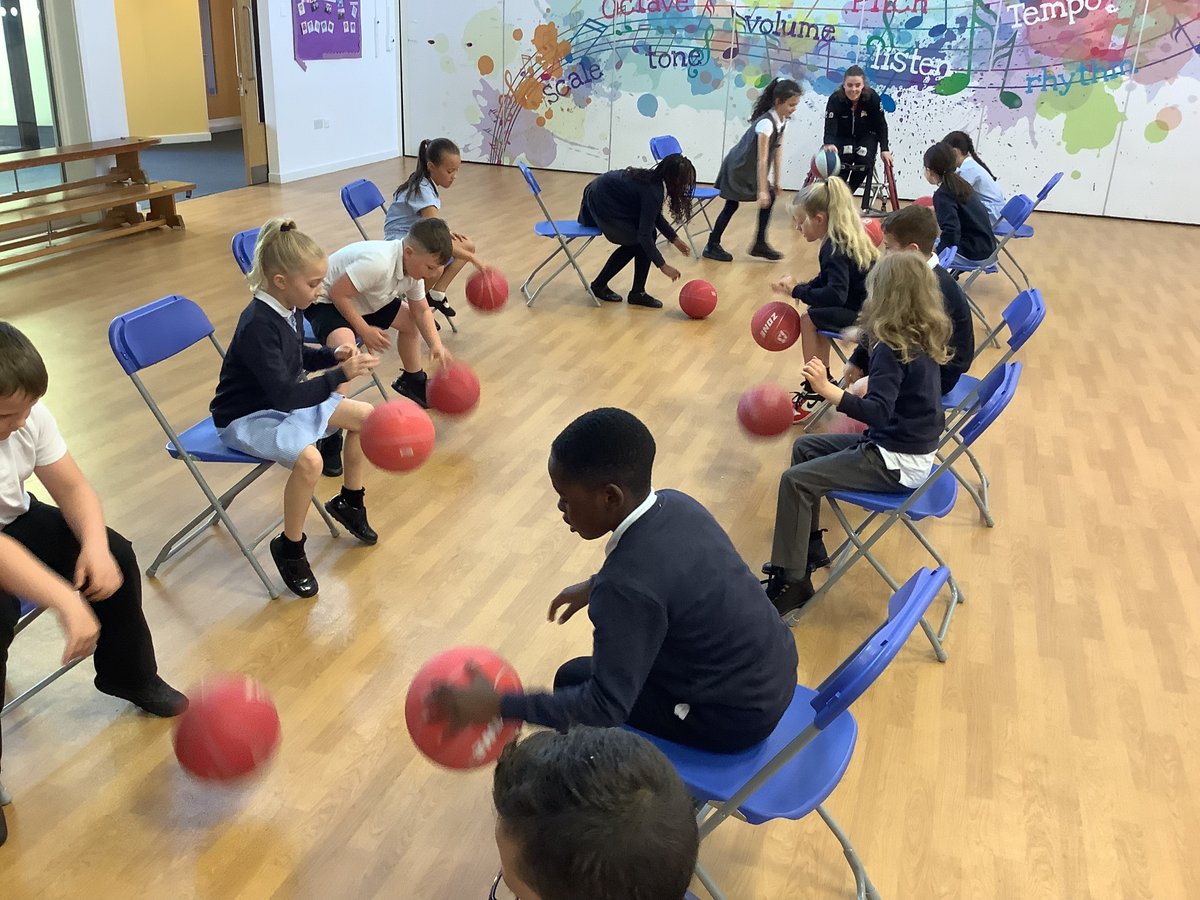 ColeshillHeath's tweet photo. It's been a real thrill for the kids to meet @Lucy12Robinson today and learn about #WheelChairBasketball 
Good luck for #Birmingham2022 and thanks so much for visiting #TeamCHS :-) #CHSRocks
#bringthepower #B2022 https://t.co/ZJV3G3AeT4