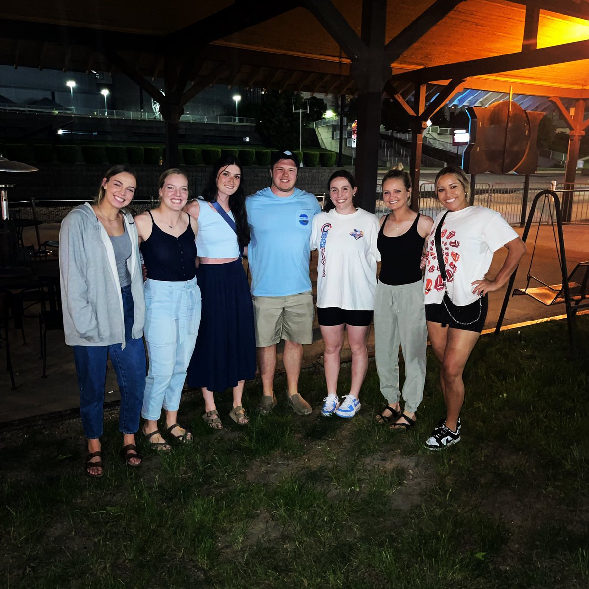 coachmattfriend's tweet photo. Had a great dinner last night with these seniors that were there Day 1 when I started @BradleyBraves. 4 years goes by fast! I’m going to miss them and wish them the very best in their next step in life! @hannahhthomp1 @keelervanb @MeadLucy @gracefrenchh18 @saaammmyyyyy_ https://t.co/agMt4chB47