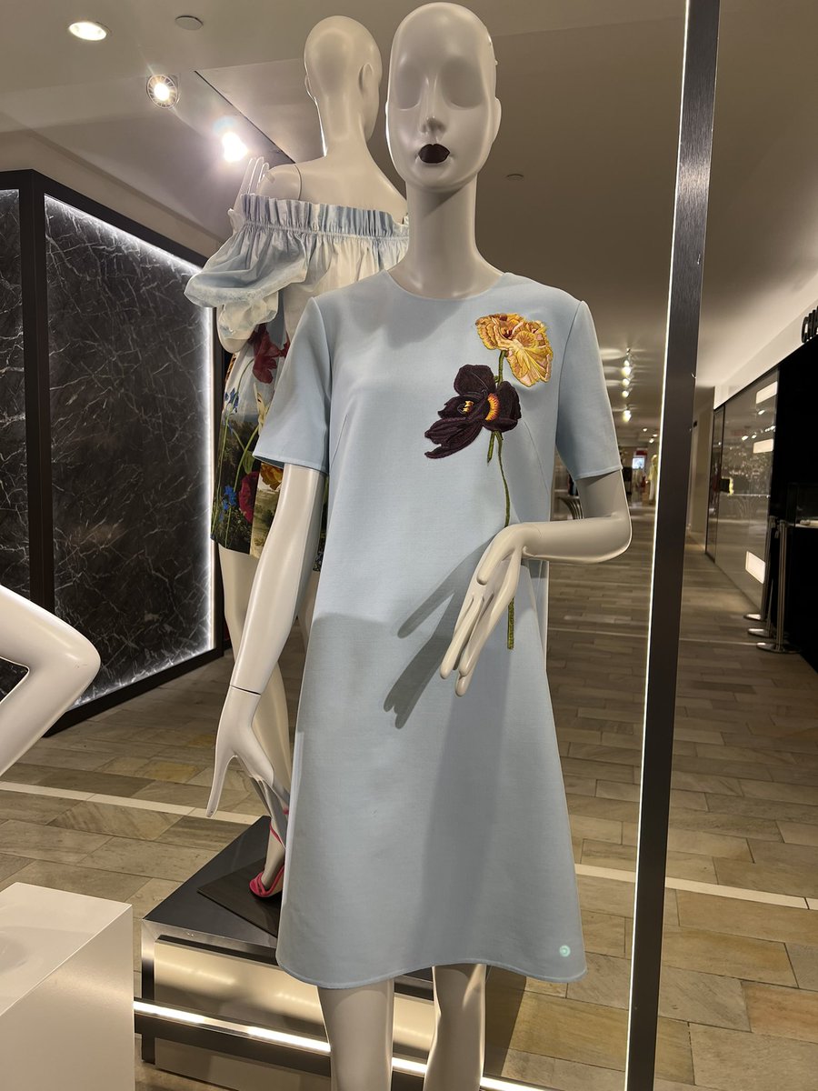 barby_ds's tweet photo. I love shopping at @Bloomingdales #NYC #stylefashion #outfitoftheday #outifits #dresses @barby_ds #style #Vogue #Amazing @OscardelaRenta #oscardelarenta https://t.co/4XlkapMbFT
