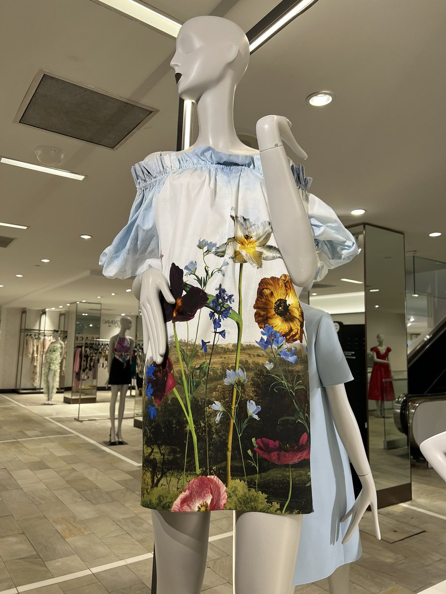 barby_ds's tweet photo. I love shopping at @Bloomingdales #NYC #stylefashion #outfitoftheday #outifits #dresses @barby_ds #style #Vogue #Amazing @OscardelaRenta #oscardelarenta https://t.co/4XlkapMbFT