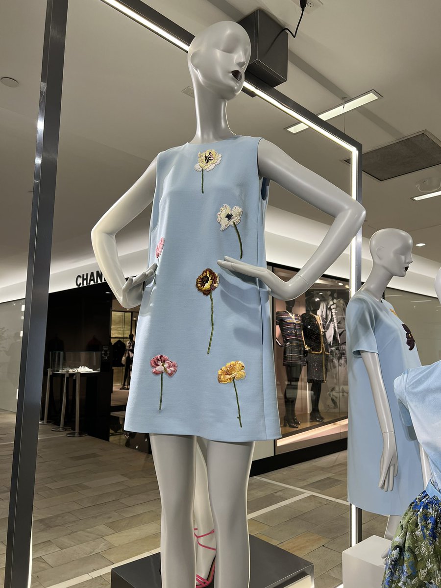 barby_ds's tweet photo. I love shopping at @Bloomingdales #NYC #stylefashion #outfitoftheday #outifits #dresses @barby_ds #style #Vogue #Amazing @OscardelaRenta #oscardelarenta https://t.co/4XlkapMbFT