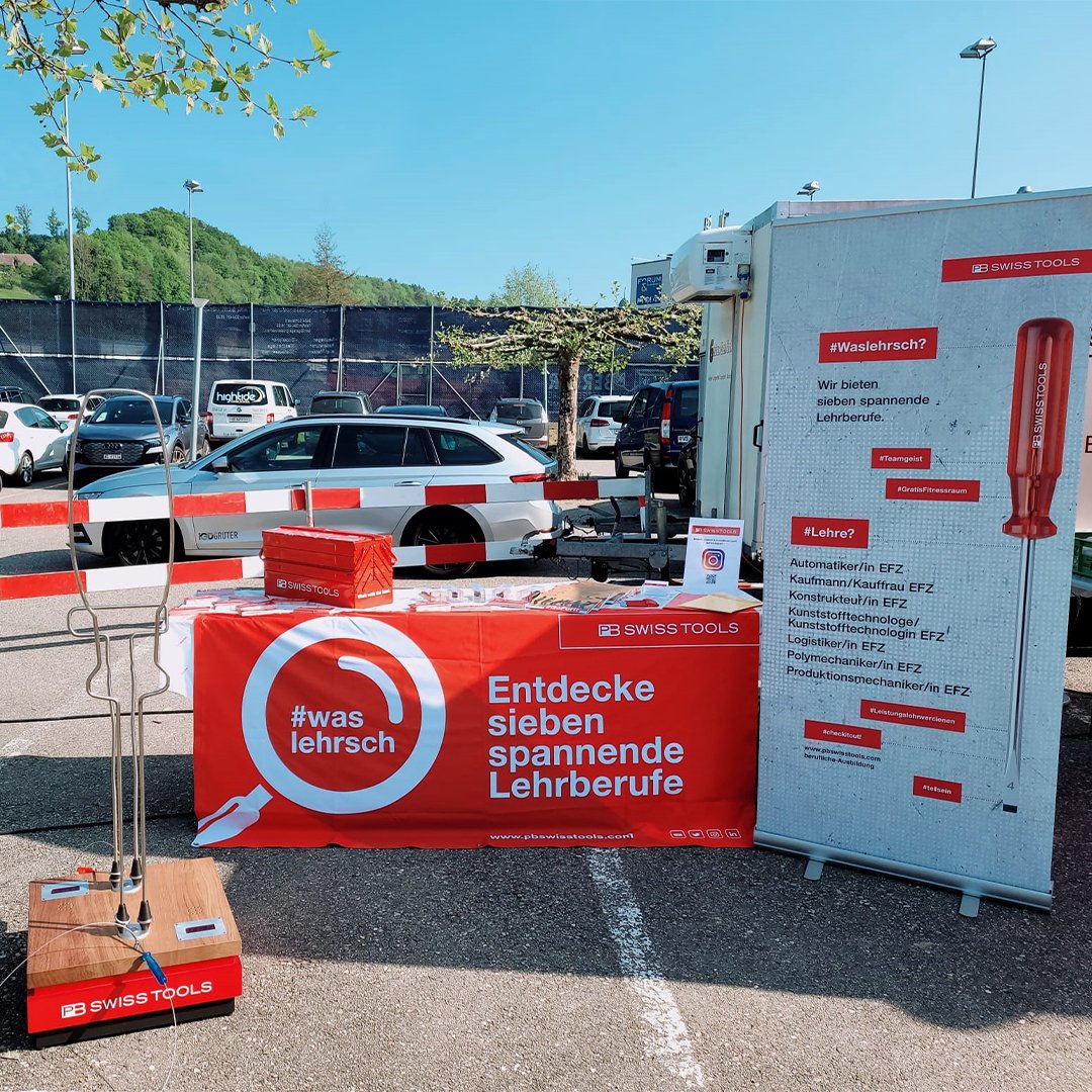 PBSwissTools's tweet photo. Last Saturday, May 14, the Pumptrack in Sumiswald was successfully opened.🌞
We took the opportunity and drew attention to our various apprenticeships with a small stand at the opening event.🛠️
#pumptrack #sumiswald #forum #opening #bike #PBSwissTools #WorkWithTheBest https://t.co/BJnvQk86Hy