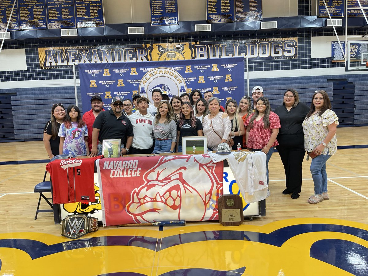 Congratulations to Marco Villanueva on signing to play at the next level for Navarro College⚾️BulldogNation is proud of you💯 #BuildingChampions #TheAlexanderWay #WeAreOneBulldogNation #traditionnevergraduates