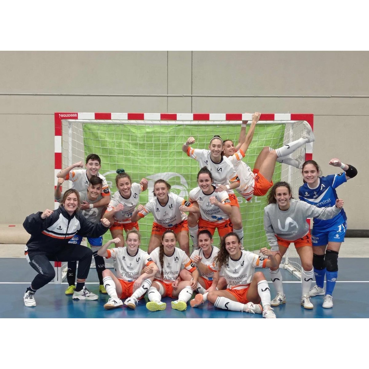 UAfutsafemenino's tweet photo. ¡Gracias por todo, campeonas!

La profesionalización de la liga de fútbol sala femenina impide a la Universidad de Alicante competir en primera división. 

Un “Yo soy de la UA, de la UA, de la UA…” para siempre 🤞🏻🧡

+ info: 
https://t.co/gfR5bRnhp6 https://t.co/QXQiOoAsv6