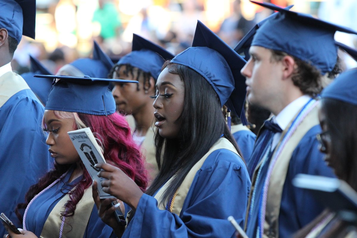 T🍏S Board of Ed tweet media