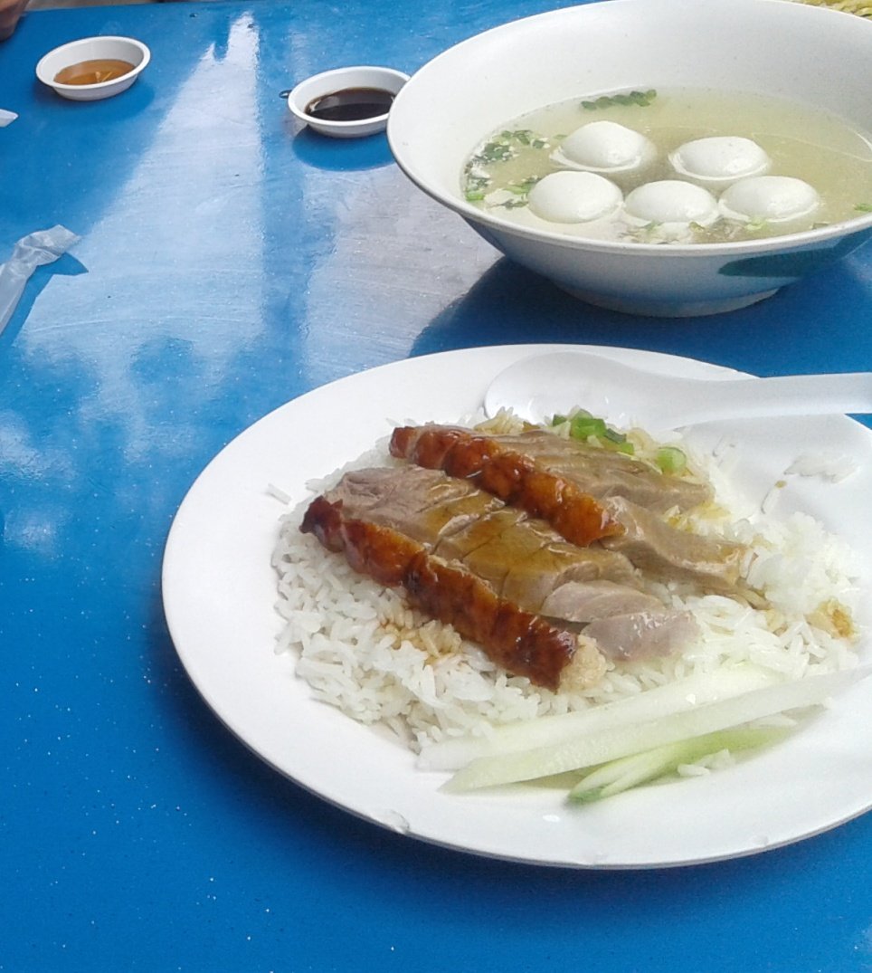 KBucins's tweet photo. @fadlizon Positif thinking az bang fz, di sin cia po ntu ga da makanan halal, ingat loh, barang siapa yg menyerupai kafir bearti dia adlh KAPIR https://t.co/n3wIDjPO6G