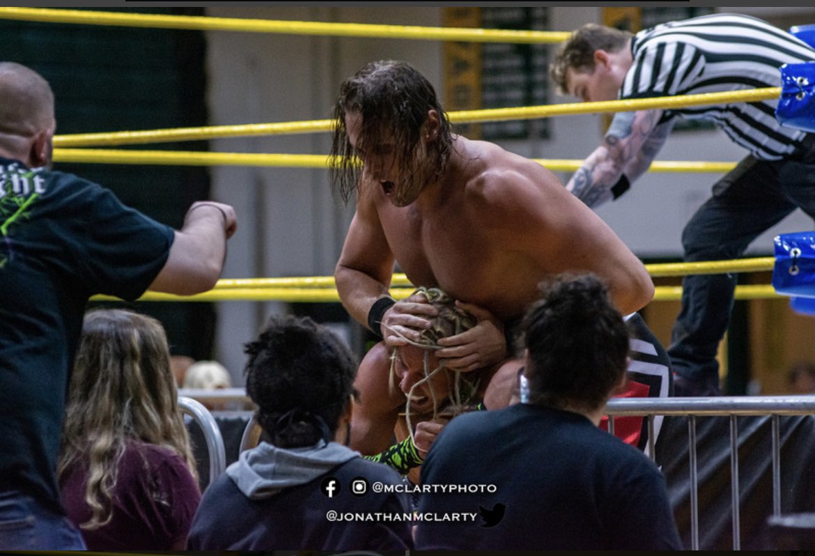 bigtroubleBB's tweet photo. I’d rather #BeABully than #BeAStar
📸- @McLartyPhoto
#BigManShit https://t.co/8r3OWvdtPk