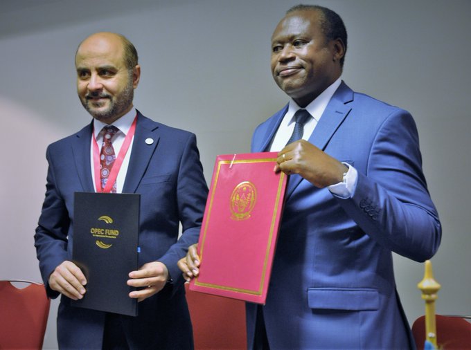 kamikazijosi's tweet photo. @RwandaGov has secured financing for 36 km Nyacyonga-Mukoto road that connects key national paved roads from northern part of  @CityofKigali
 to Northern Province. Once complete, the road will improve road users' safety, promote trade, increase mobility and reduce transport costs https://t.co/h0v7k6WBBZ