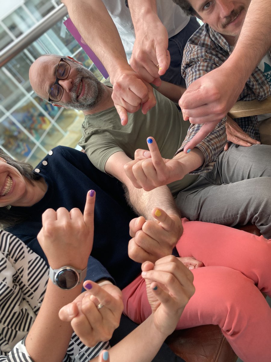 BruxellesEnv's tweet photo. 🌈 #Journeemondialecontrelhomophobie #BruxellesEnvironnement montre son soutien aux personnes #LGBTIQ et participe à #ShareTheColor !
💅 Nos collègues se sont vernis un ongle pour la diversité
🤝 Vous aussi, devenez un.e allié.e
👉https://t.co/K7W5P8zdMl
@SPRB_GOB https://t.co/2vm3z9n1Lt