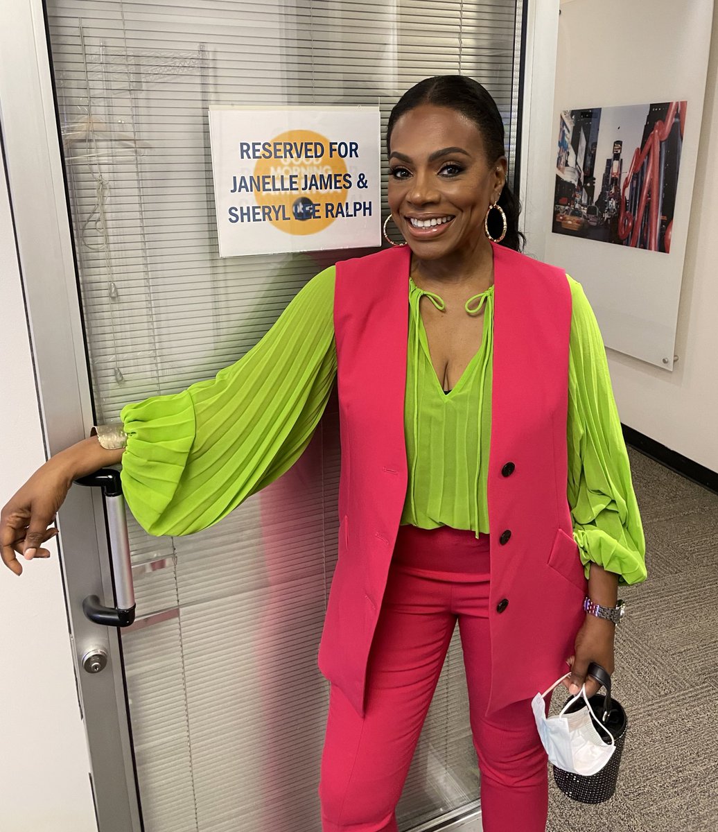 thesherylralph's tweet photo. Catch @janellejcomedy and me in @GMA at 8:40am talking all things @AbbottElemABC https://t.co/yL4Rr47mv0