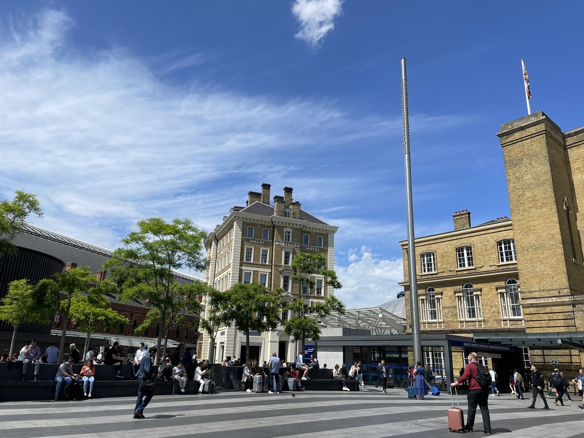 scoffintpt's tweet photo. Beautiful day in London - sitting in the plaza between Kings Cross and St Pancras, contemplating coffee, lunch and general goid fortune #reflectionsintersectionsintrospections
#ResearchAdventureswMoo https://t.co/JnaeuxxxCT