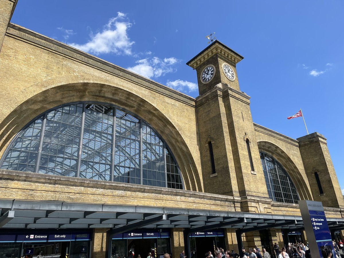 scoffintpt's tweet photo. Beautiful day in London - sitting in the plaza between Kings Cross and St Pancras, contemplating coffee, lunch and general goid fortune #reflectionsintersectionsintrospections
#ResearchAdventureswMoo https://t.co/JnaeuxxxCT