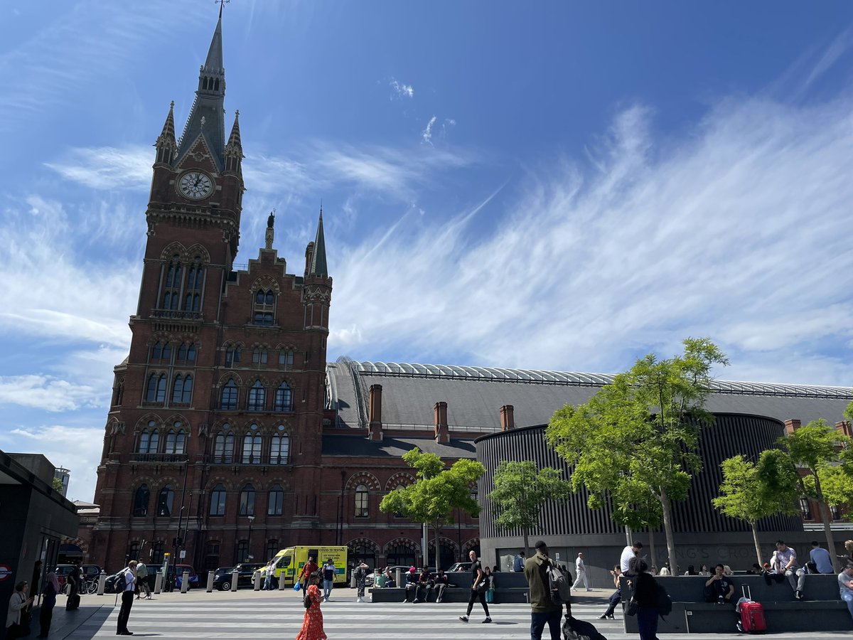 scoffintpt's tweet photo. Beautiful day in London - sitting in the plaza between Kings Cross and St Pancras, contemplating coffee, lunch and general goid fortune #reflectionsintersectionsintrospections
#ResearchAdventureswMoo https://t.co/JnaeuxxxCT